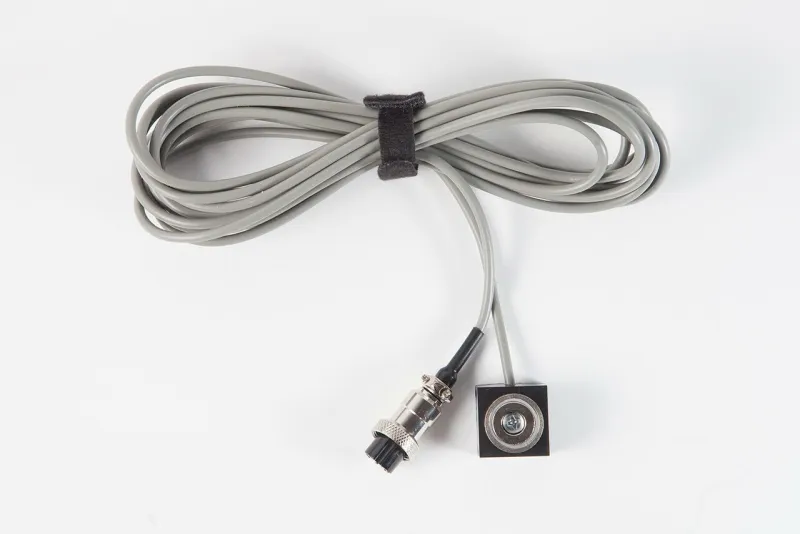 Sensore di vibrazione con base magnetica.